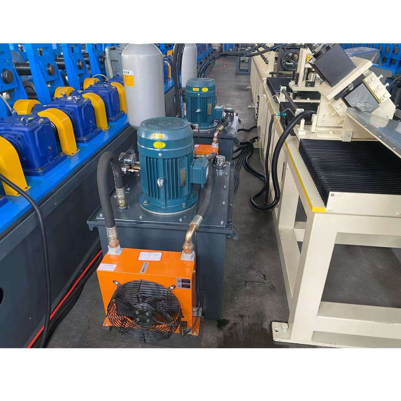 Automatic shelf diagonal brace roll forming equipment