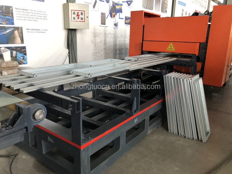 Heavy duty pallet rack roll forming machine