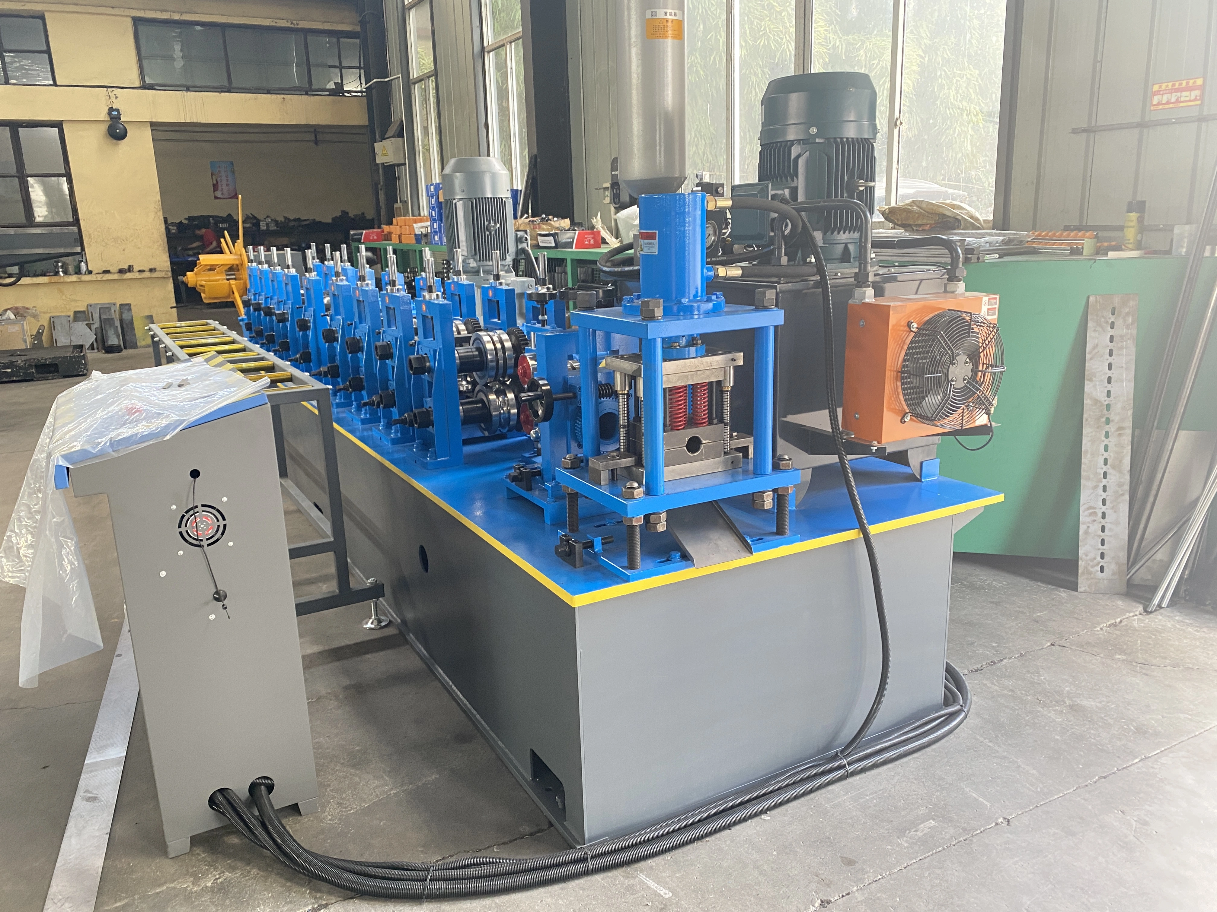 Anchor rod machine forming line