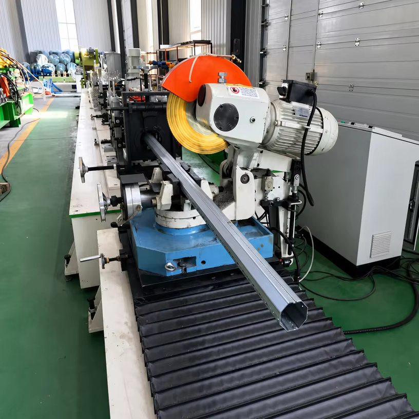 Flying saw cutting unit