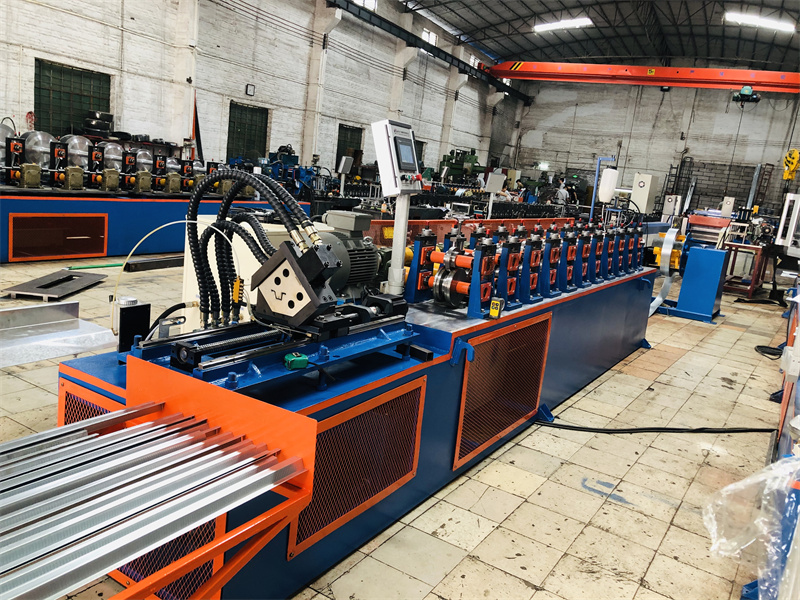 OMEGA shape metal ceiling baffles machine05