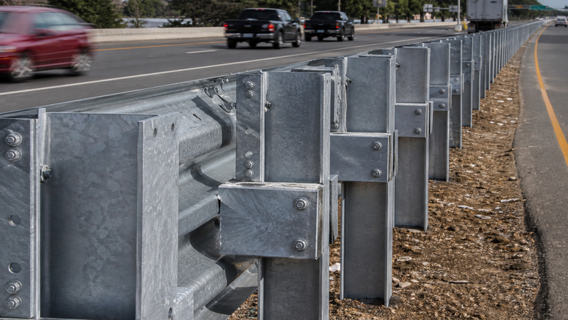 Dual-Sided Expressway Median Barrier Heavy-Duty Posts