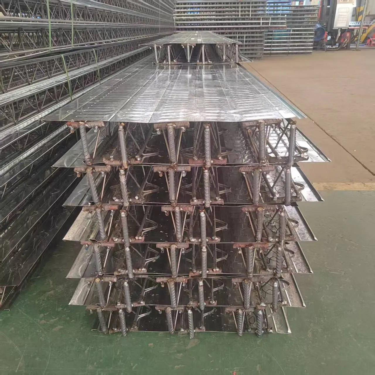 Reasonable Price Custom DX51D/S250GD/G300/Q235/Q355 Steel-bars Truss Deck Floor Deck of Concrete