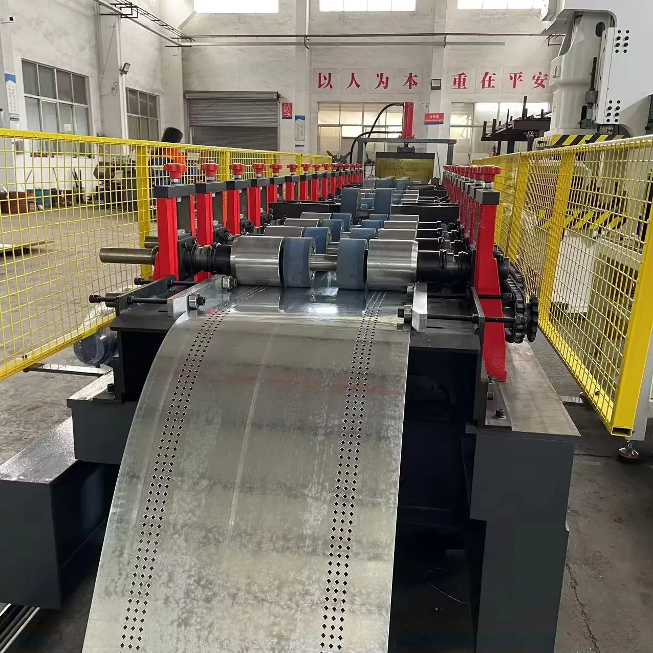 0.75mm Galvanized Steel 300-610mm Width Adjustable Shelf Back Panel Roll Forming Machine for Storage System