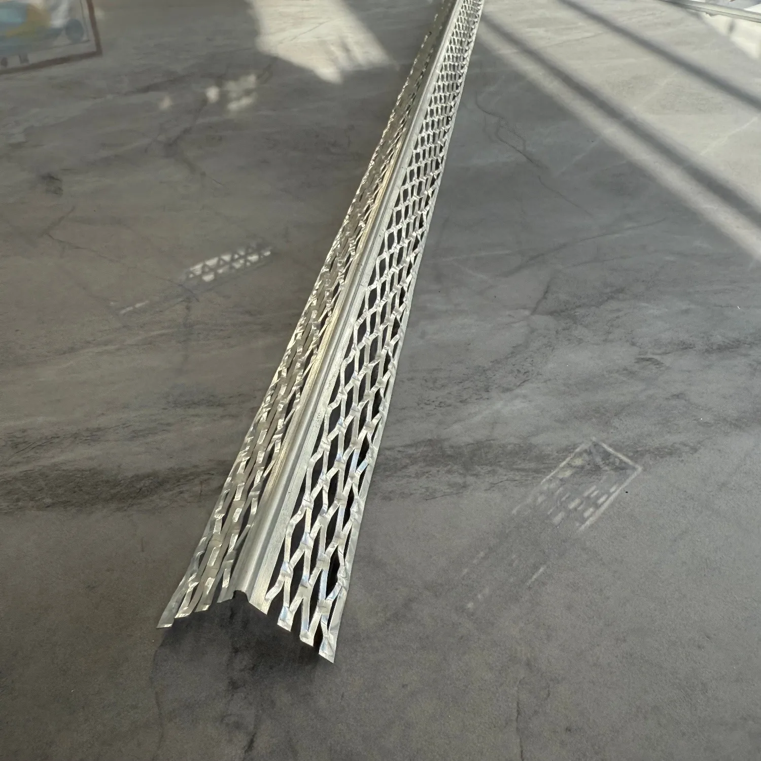 High Quality 32mm Width 0.5mm Thickness Modern Aluminum Profile Corner Guard for Wall Protection Eco-Friendly Hospital Use