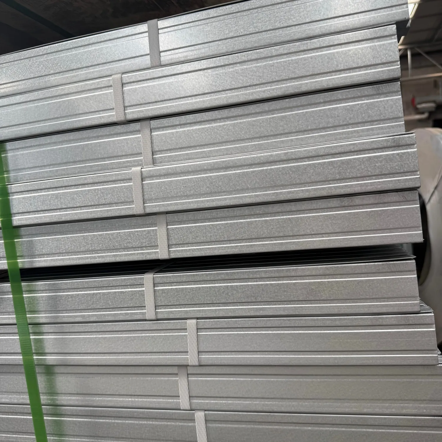 Modern Aluminum-zinc Plated Corrosion-resistant Lightweight Ceiling Profile