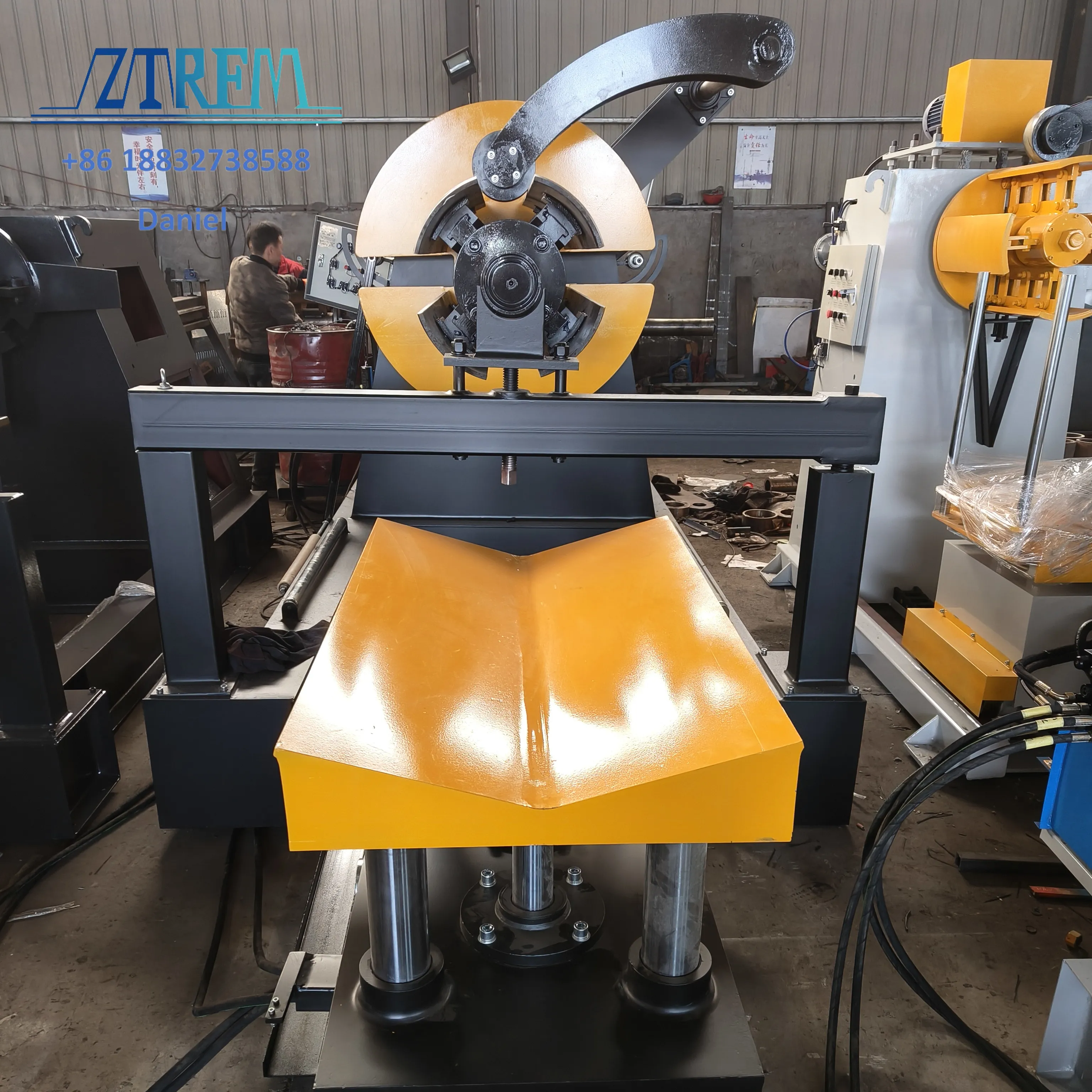 Hydraulic Decoiler Uncoiling Siemens Electric Control System with Gear and Bearing 380V CE ISO Certified