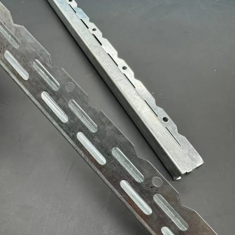 Galvanised, Thin Coat Bead Forms Reinforcing Corners on Plasterboard Walls.