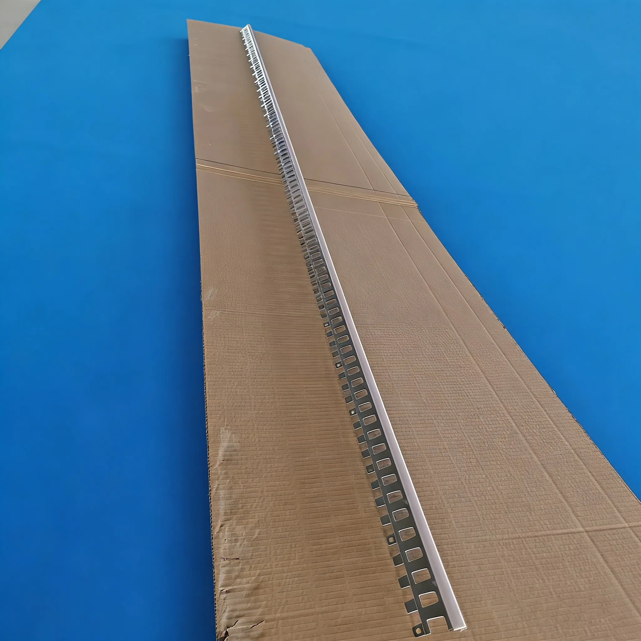Xiabo Plastering Corner Bead for Metal External Walls PVC/U-Shape Model XiaBo-Esquinero Guardavivos Galvanizado+PVC