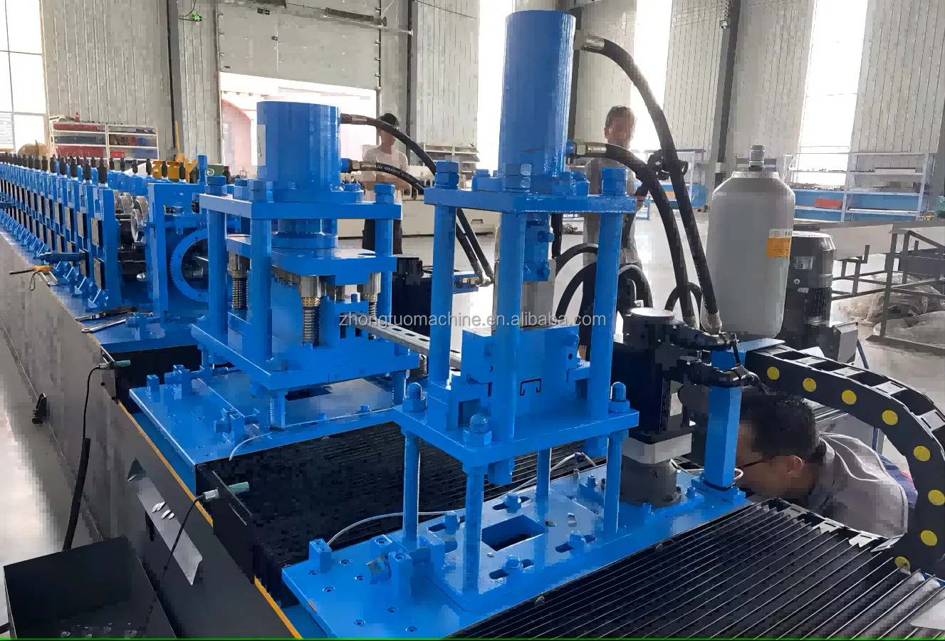 Automatic punching and hydraulic cutting unit