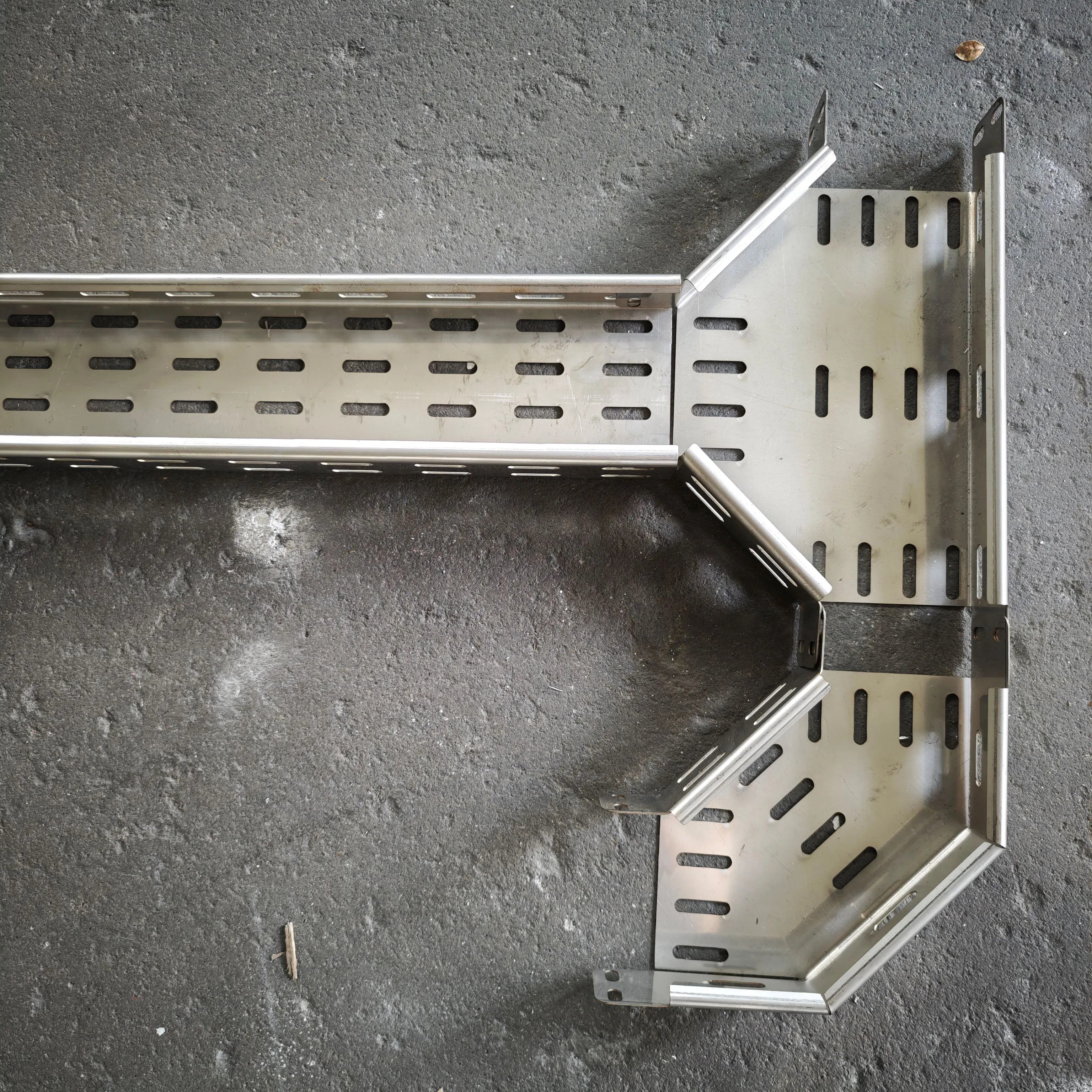 Bandeja Portacable Acero Inoxidable 304 Para Industria Alimentaria Y Quimica Resistente Corrosion Y Oxidacion 2.44mm/3m/6m+50-900mm