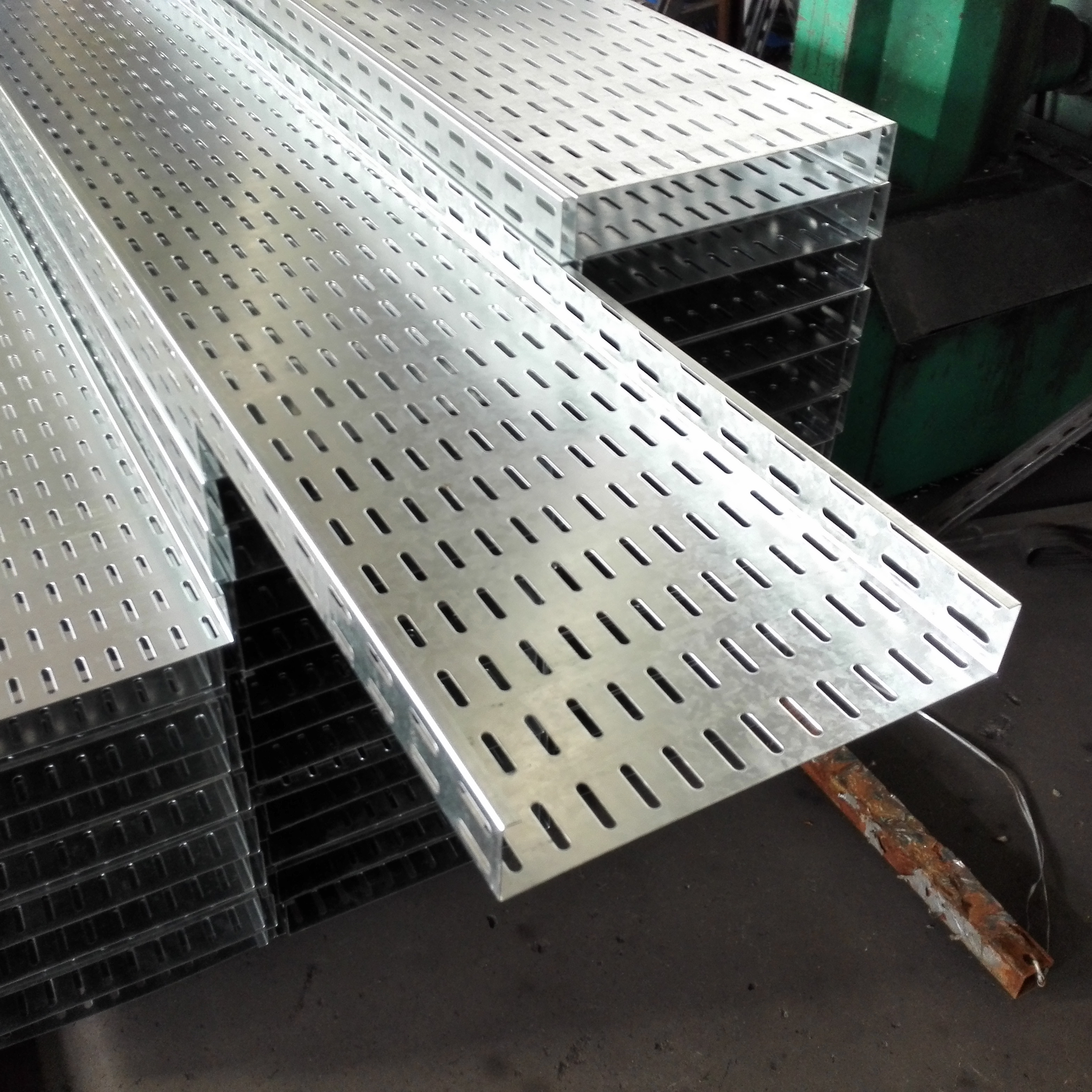 Customizable Ventilated Cable Tray Various Perforation Sizes and Depths for Specific Project Requirements