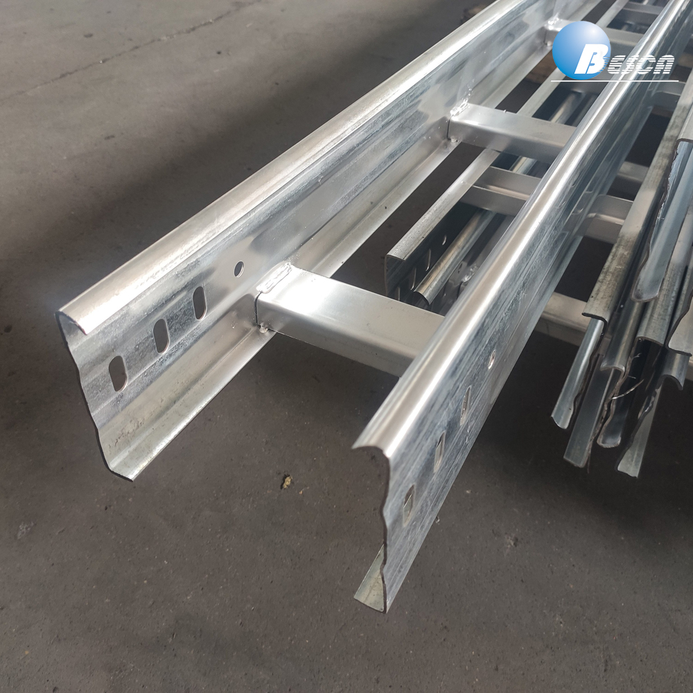 Bandeja De Escalera Disenada Para Entornos Industriales Con Cargas Elevadas Alternos De Acero De 100 Y 150 mm De Altura