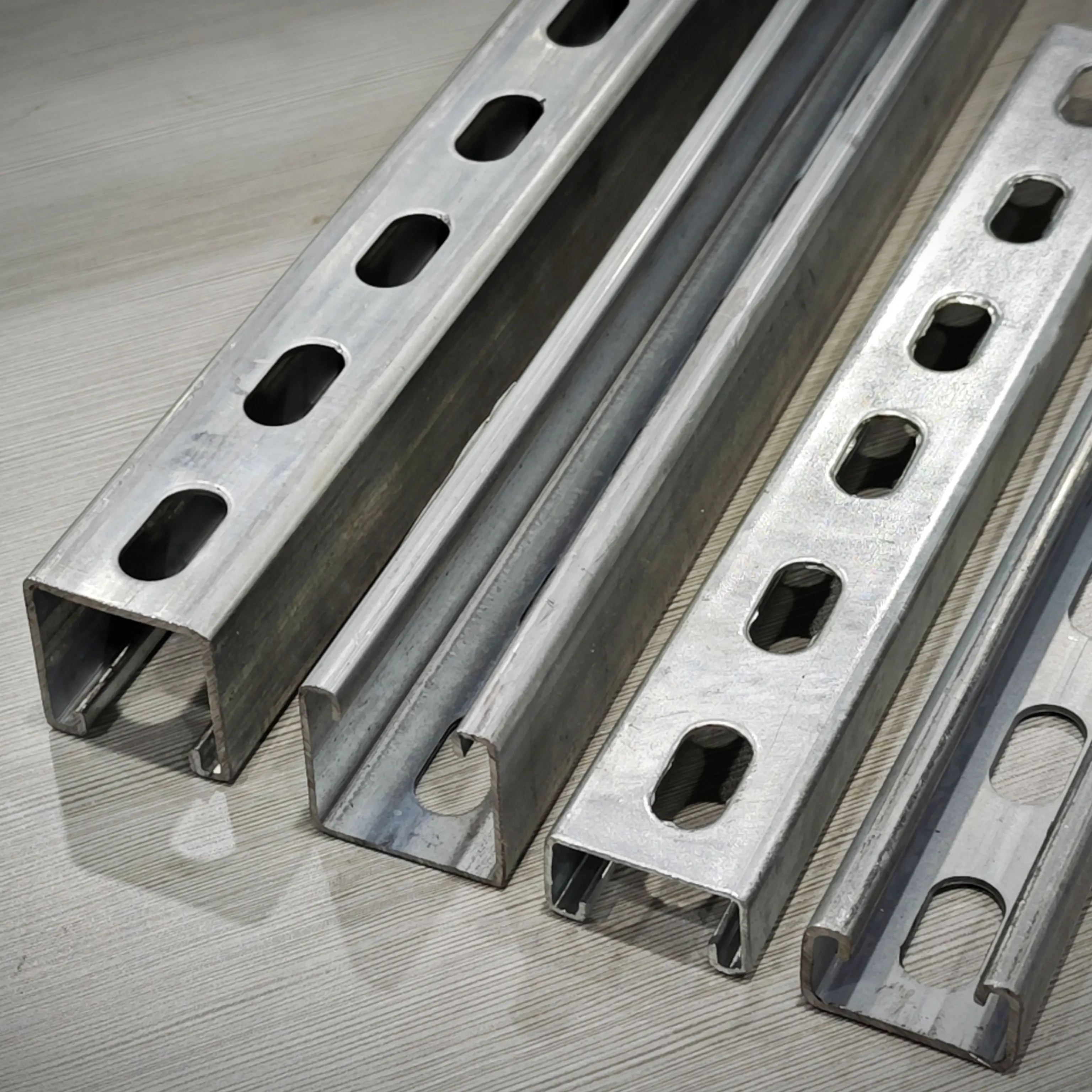 P1000 P3300 P1001 Unistrut Channel Steel Inoxidable Acero Galvanized in 41mmx41mm Seismic Bracing 41x41