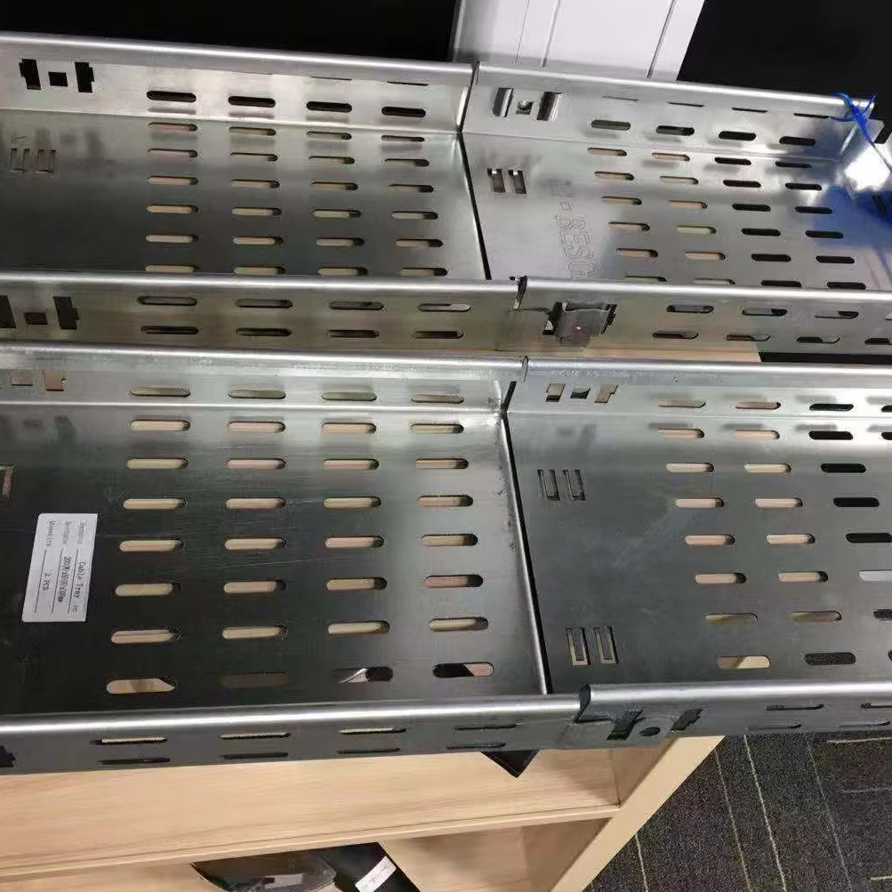 Stainless Steel 316 Ventilated No-Connector Cable Tray Marine Grade for Offshore Platforms and Coastal Installations