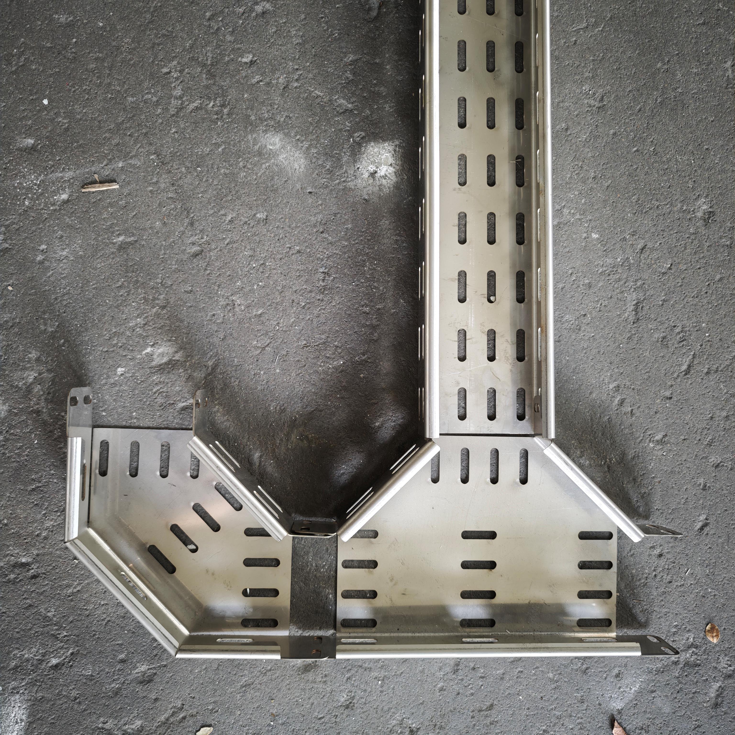 Perforated Steel Cable Tray With Excellent Ventilation for Heat Dissipation in Data Centers and IT Rooms