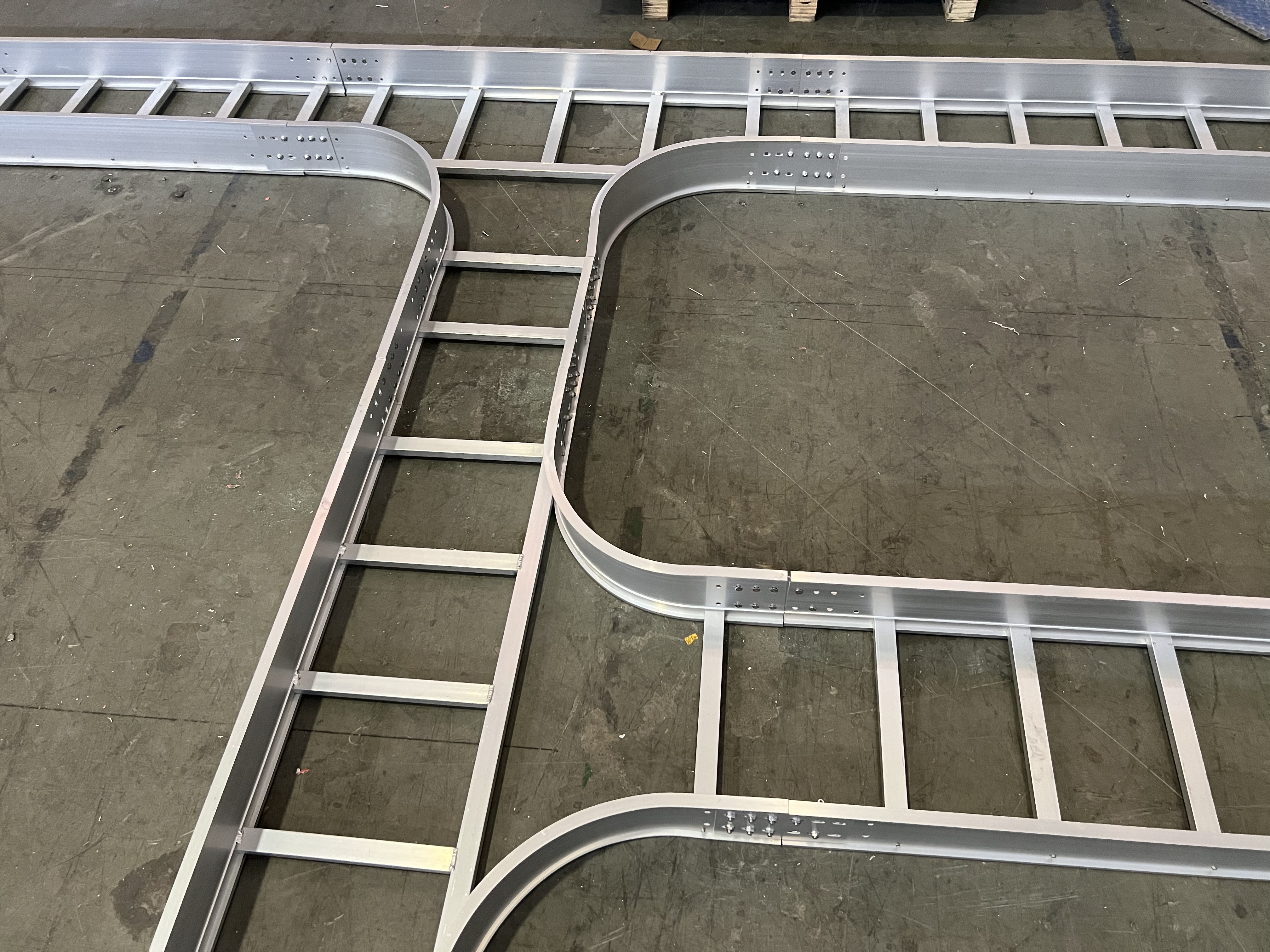 6 Inch Aluminum Cable Ladder Lightweight and Durable for Data Center Server Rack Installations