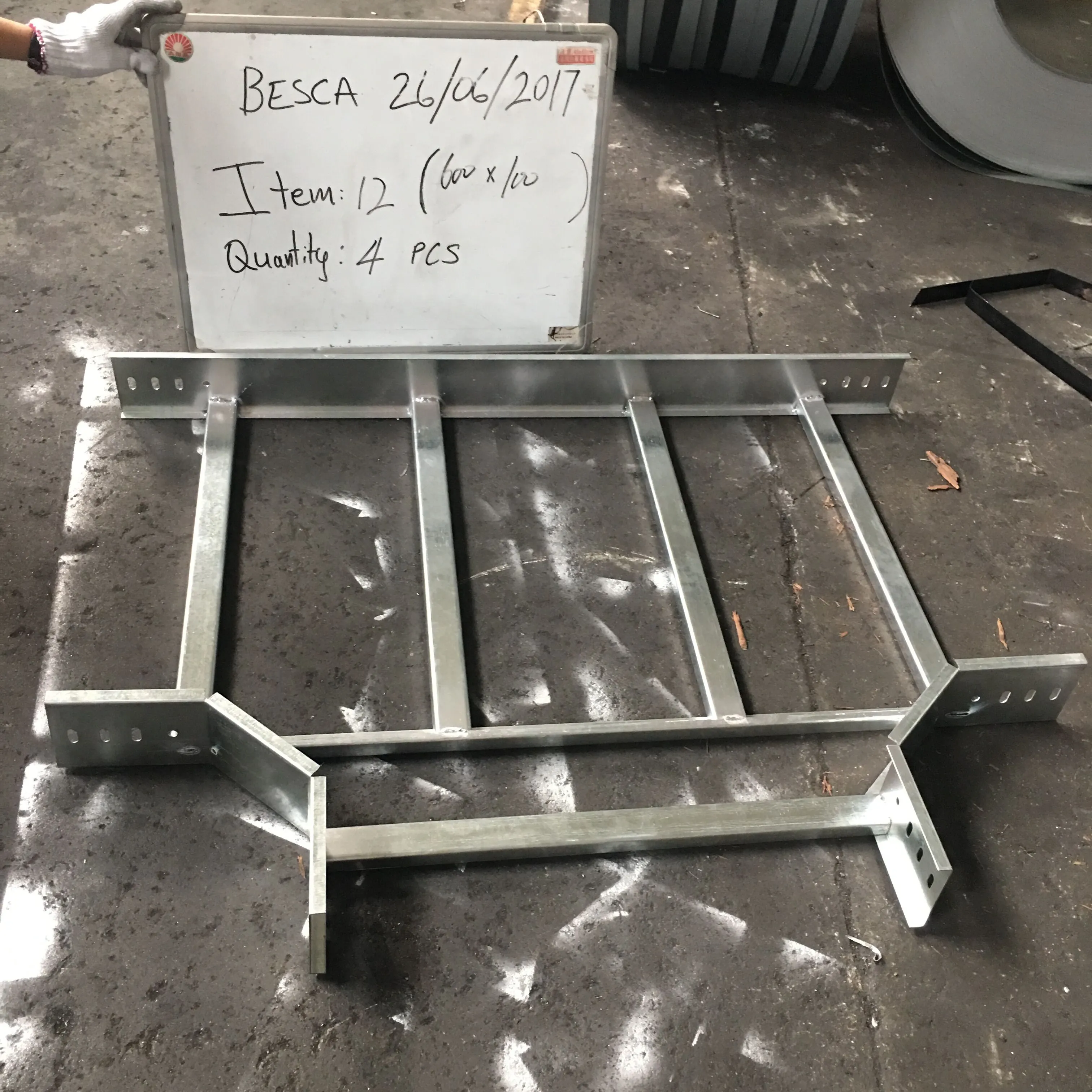 Hot Dipped Galvanized Steel Cable Ladder Tray in 600*100mm for Heavy Duty Power Cables in Industrial Plants and Power Stations 3 m+200 mm