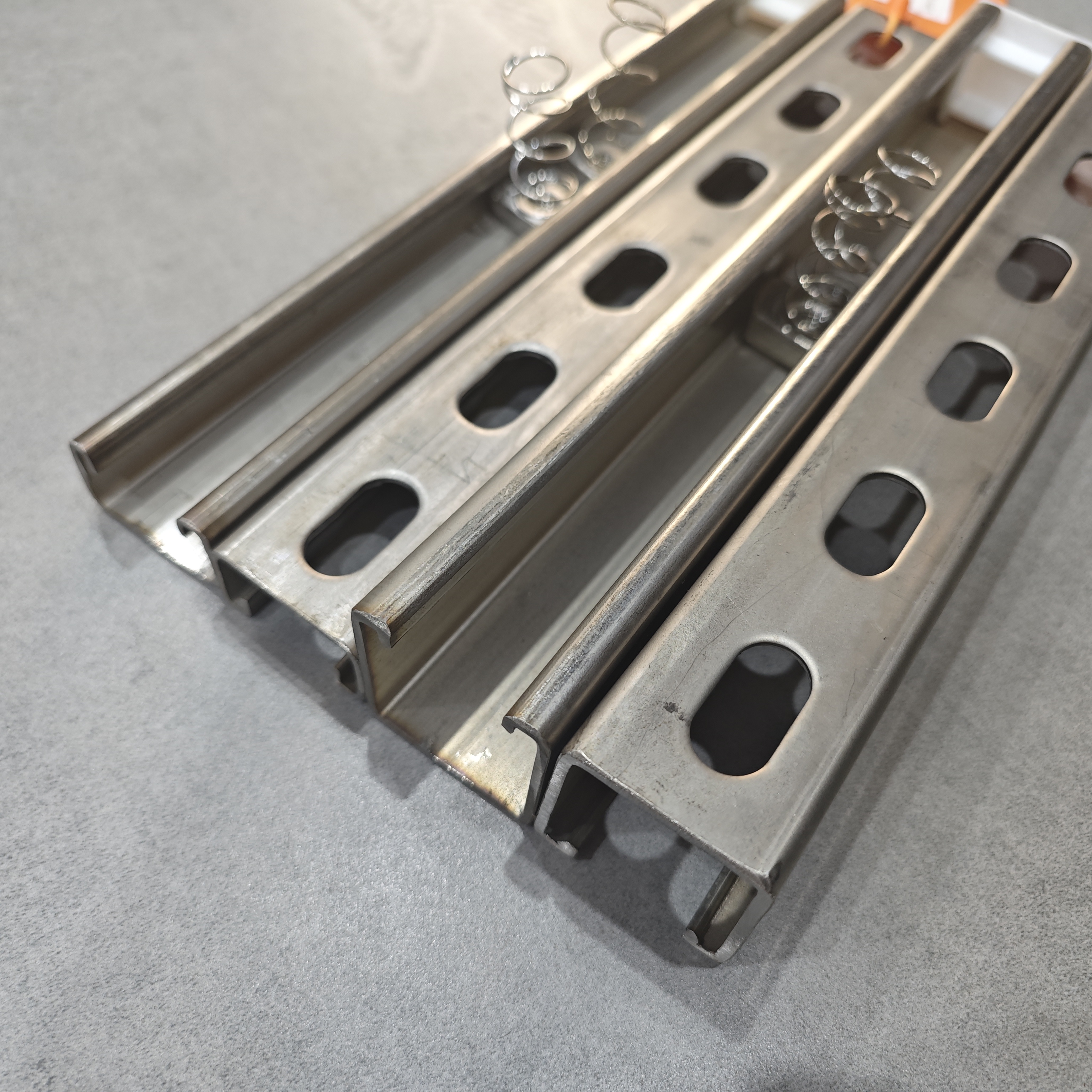 Galvanized Curved Unistrut C Channel Steel Rails Solar Bracket Channel